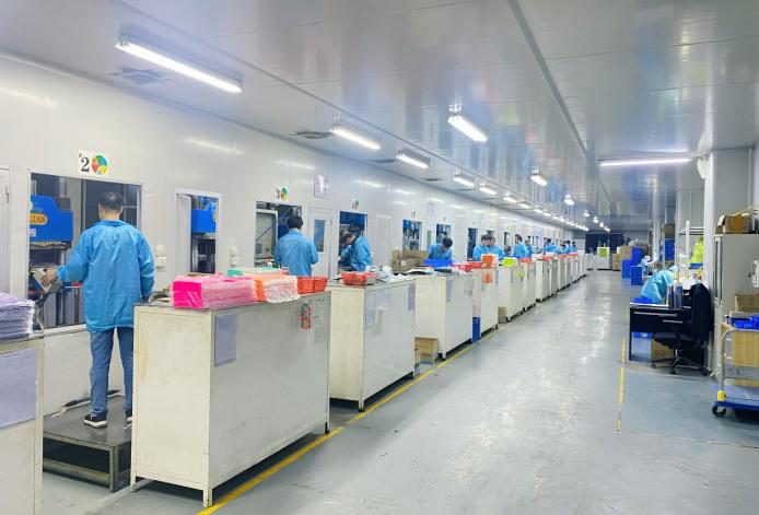 Silicone molding workshop with 40 hydraulic machines at the Jewelives factory
